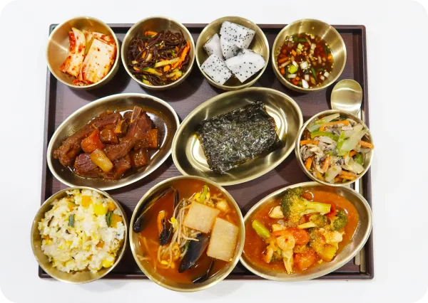 항암 맞춤식을 담은 유기 그릇