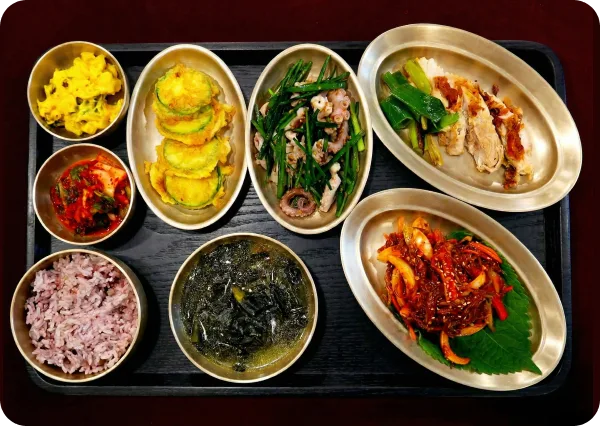 항암 맞춤식을 담은 유기 그릇