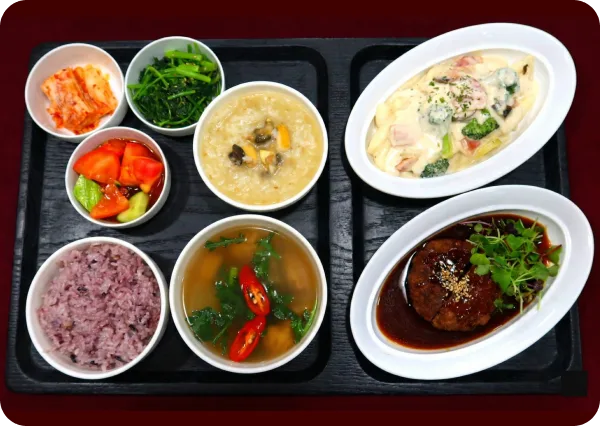 항암 맞춤식을 담은 유기 그릇