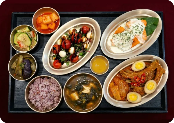항암 맞춤식을 담은 유기 그릇